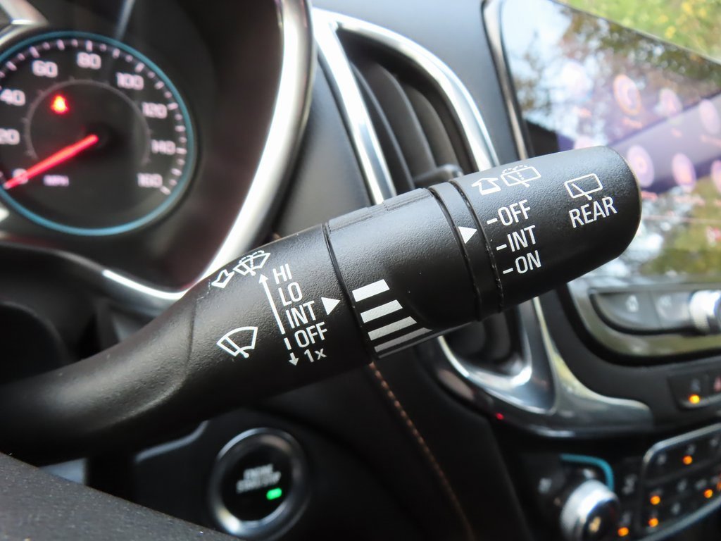 Used 2023 Chevrolet Equinox Premier image 25