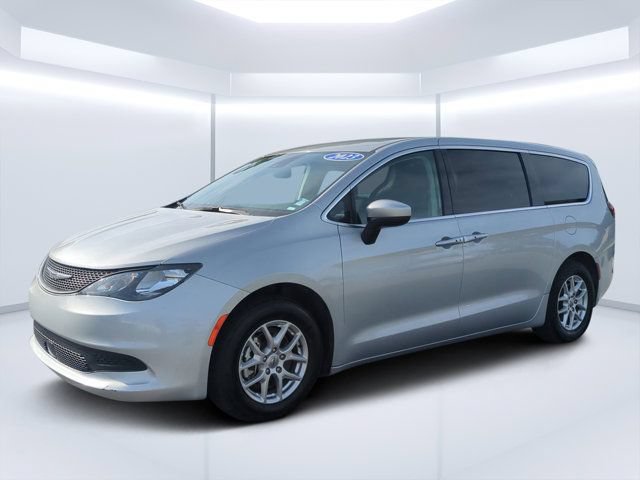 Used 2023 Chrysler Voyager LX FWD image 7