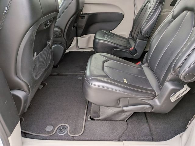 Certified 2023 Chrysler Pacifica Touring-L image 23