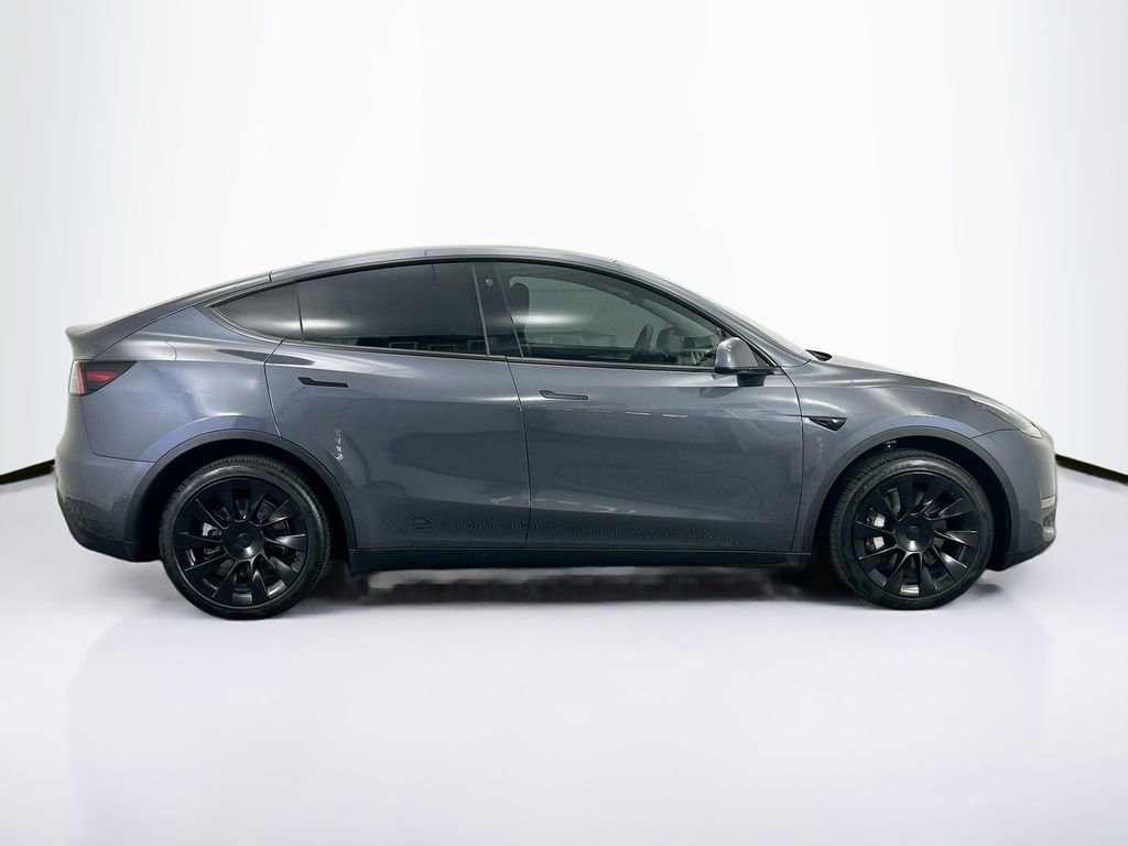 Used 2022 Tesla Model Y Long Range image 4