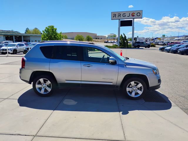Used 2016 Jeep Compass Latitude AWD/4WD image 4