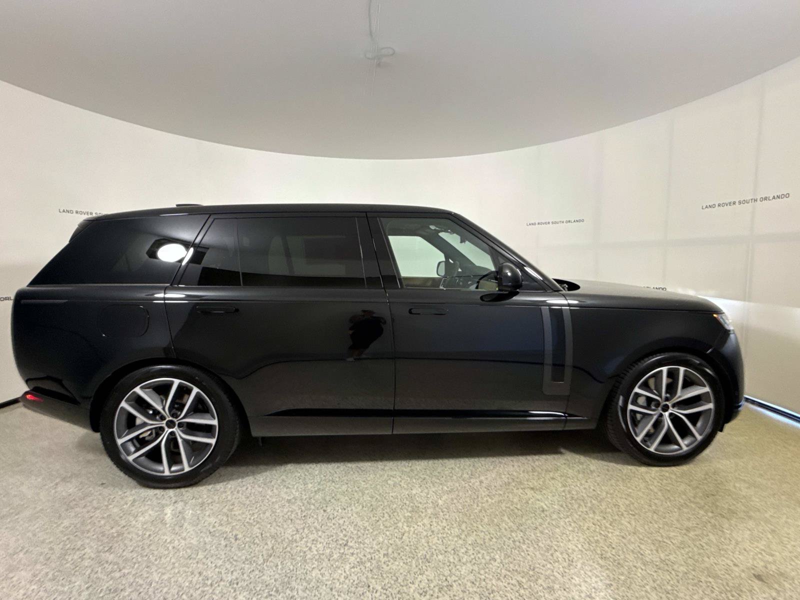 New 2026 Land Rover Range Rover Long Wheelbase SE AWD/4WD image 7