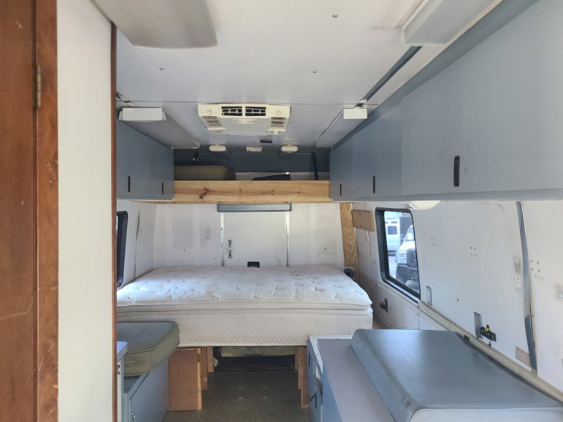 Used 1999 Ford E-450 and Econoline 450 image 16