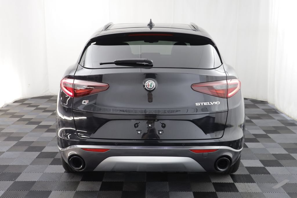 Used 2023 Alfa Romeo Stelvio Ti AWD/4WD image 17