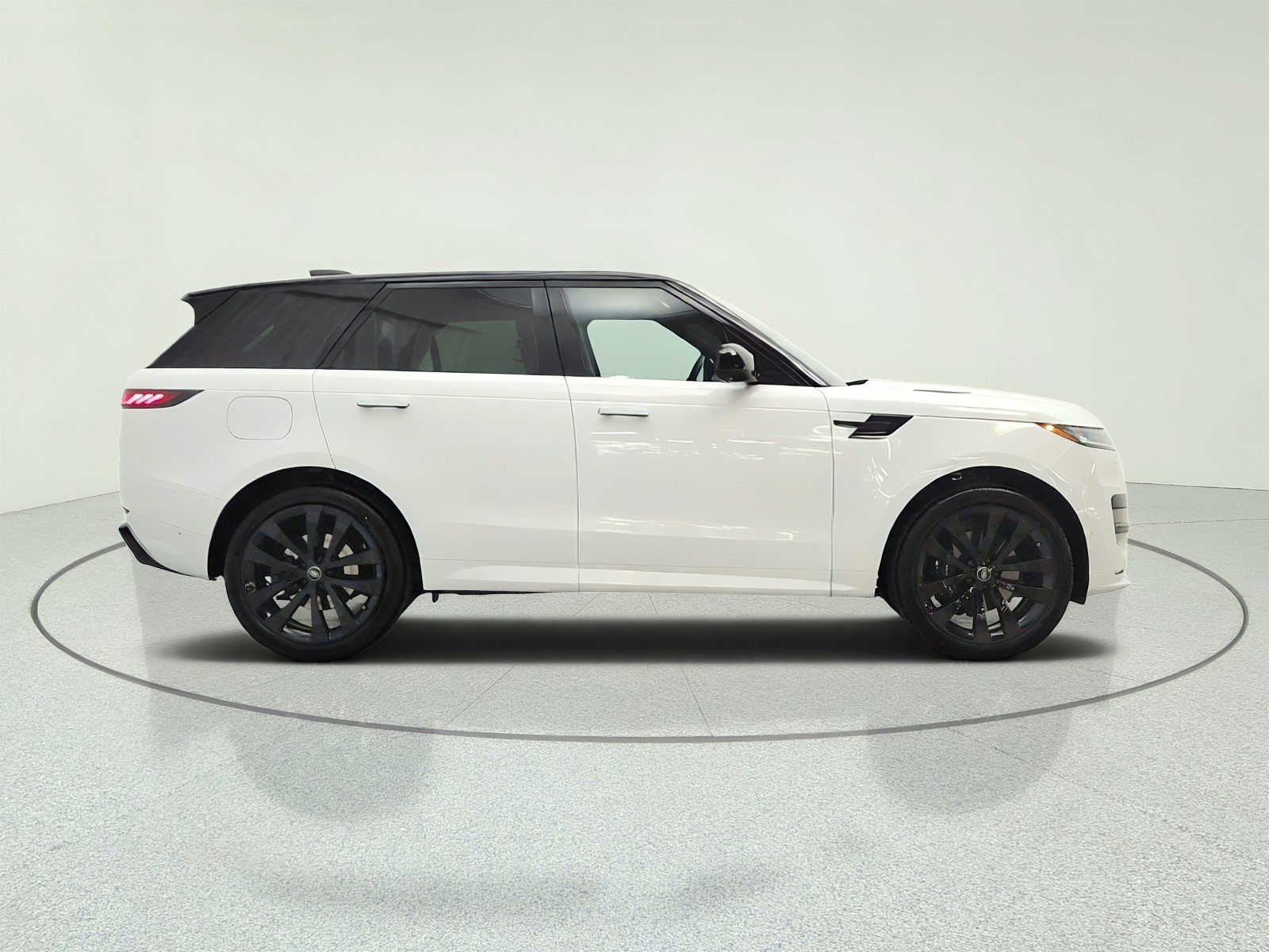 Used 2025 Land Rover Range Rover Sport Dynamic SE AWD/4WD image 4