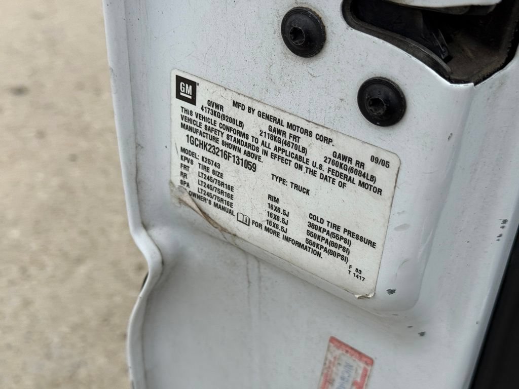 Used 2006 Chevrolet Silverado 2500 LT w/ Skid Plate Package AWD/4WD image 11