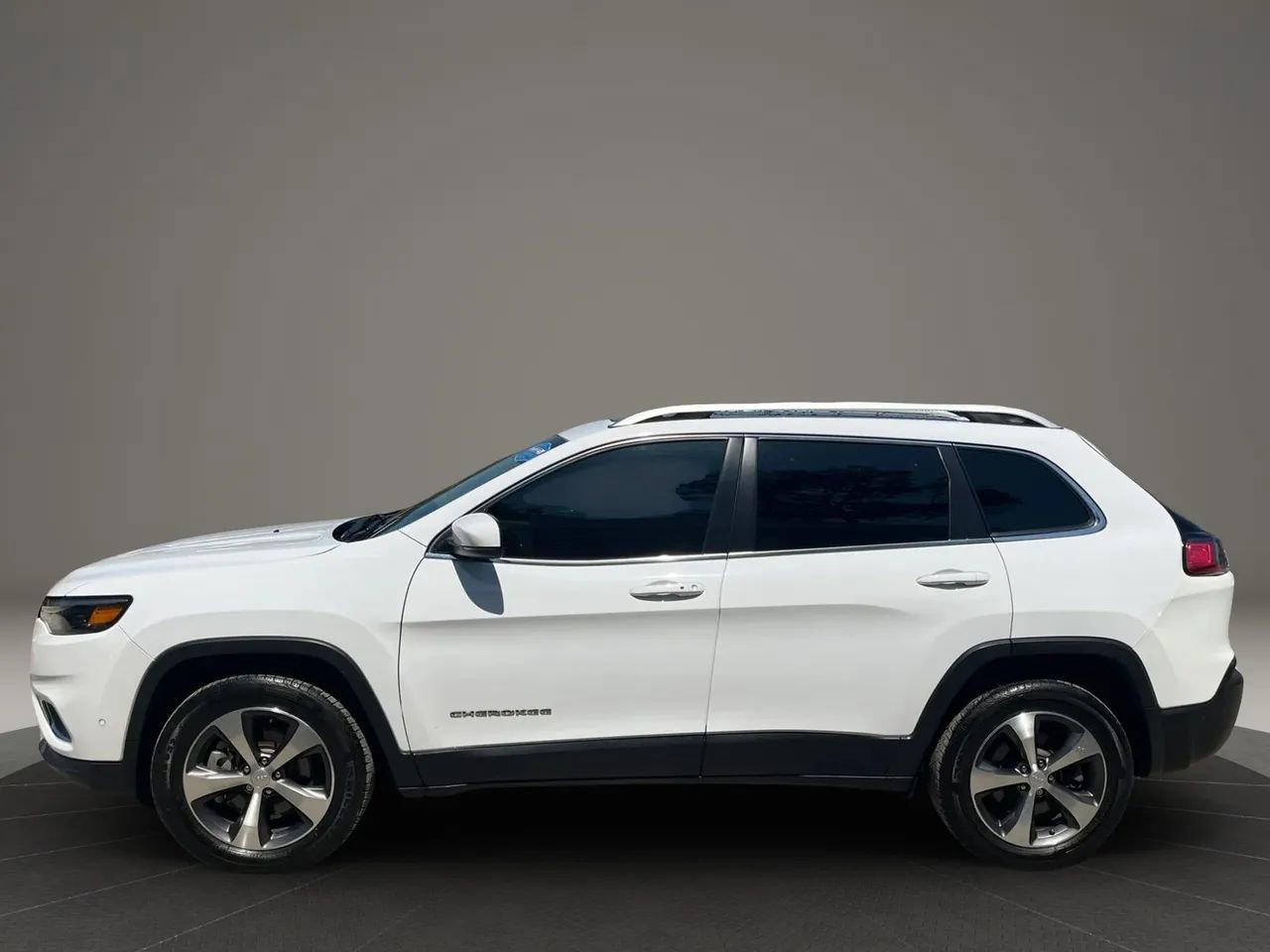 Used 2021 Jeep Cherokee Limited image 4