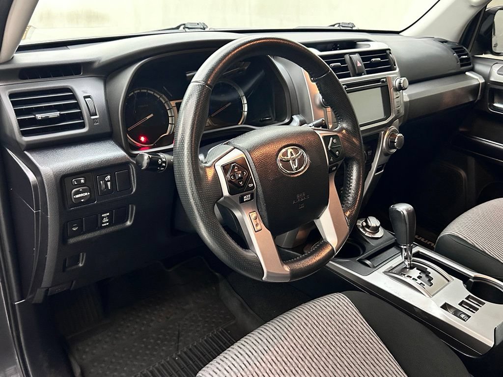Used 2018 Toyota 4Runner SR5 AWD/4WD image 11
