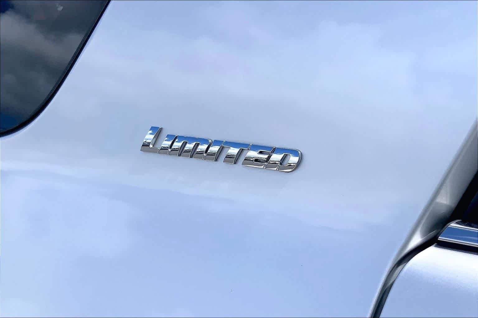 Used 2023 Toyota 4Runner Limited RWD image 7