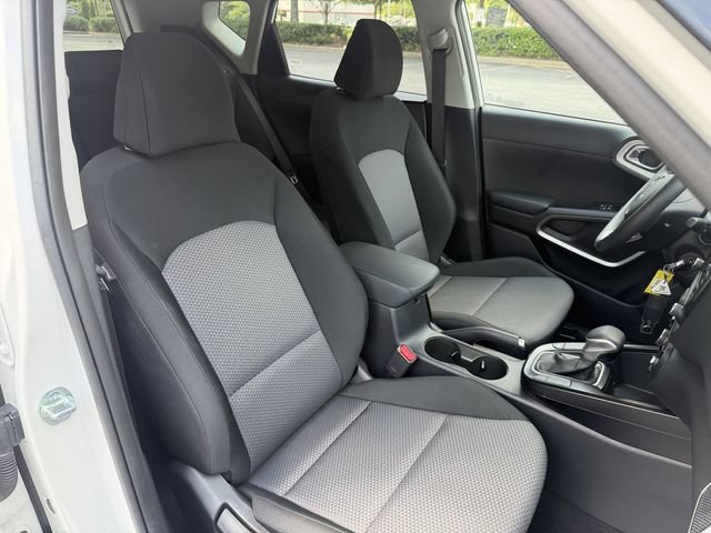 Certified 2025 Kia Soul LX w/ LX Technology Package FWD image 35