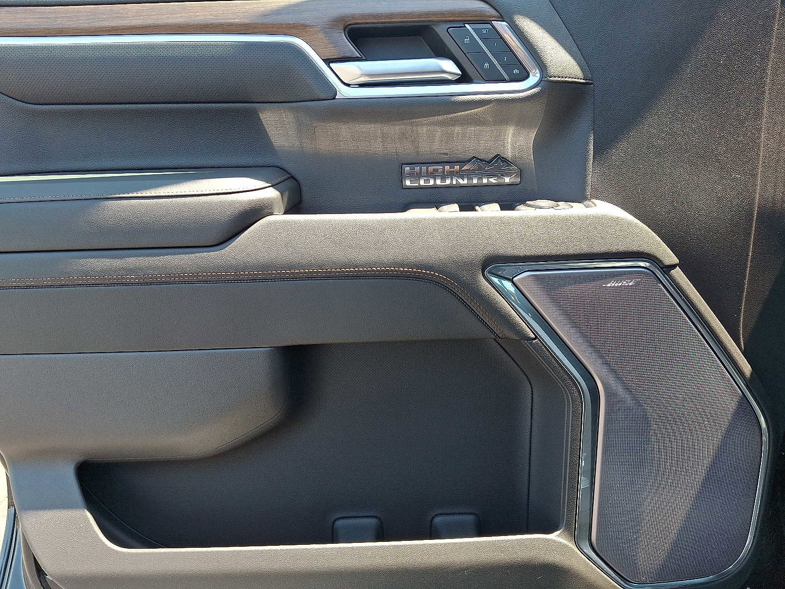 Used 2023 Chevrolet Silverado 1500 High Country w/ High Country Premium Package AWD/4WD image 12
