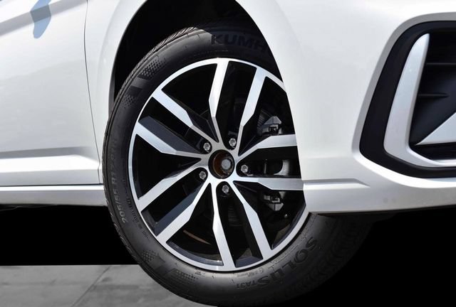 New 2026 Volkswagen Jetta SE FWD image 3