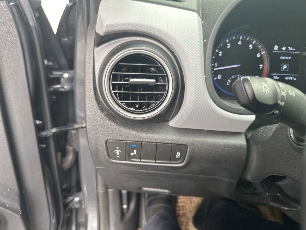 Used 2018 Hyundai Kona SEL image 17