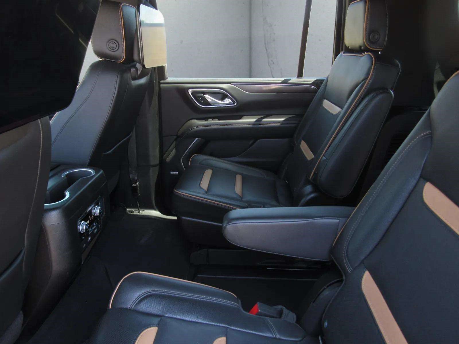 Used 2021 GMC Yukon XL AT4 w/ AT4 Premium Plus Package AWD/4WD image 16