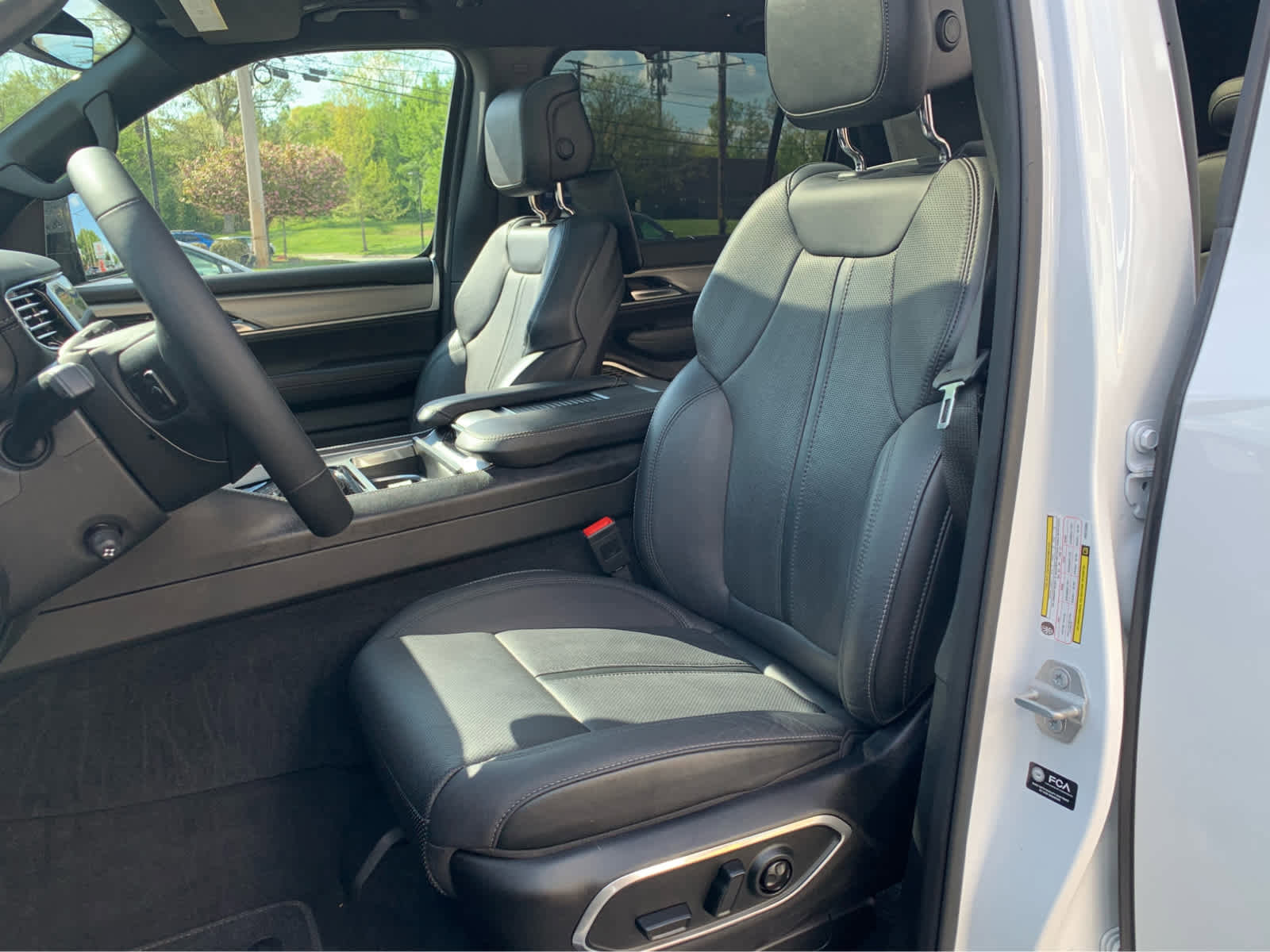 Used 2023 Jeep Wagoneer Series II w/ Convenience Group I image 13