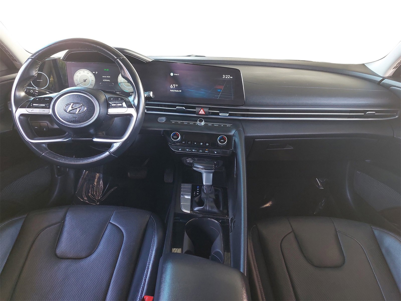 Used 2022 Hyundai Elantra Limited w/ Preferred Accessory Package image 9