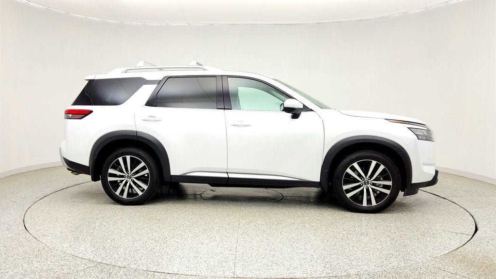 Used 2025 Nissan Pathfinder Platinum w/ Cargo Package AWD/4WD image 4