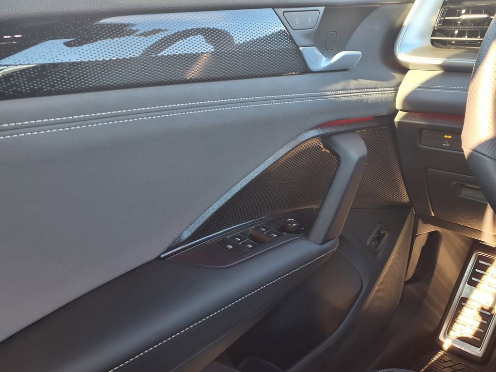 Used 2026 Volkswagen Tiguan SE R-Line image 21