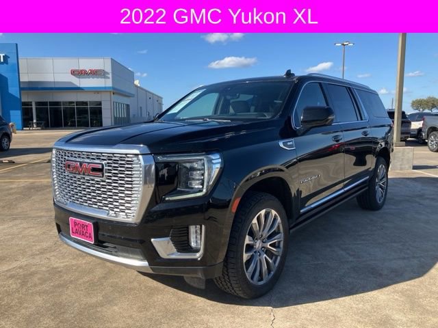 Used 2022 GMC Yukon XL Denali w/ Denali Premium Package image 3