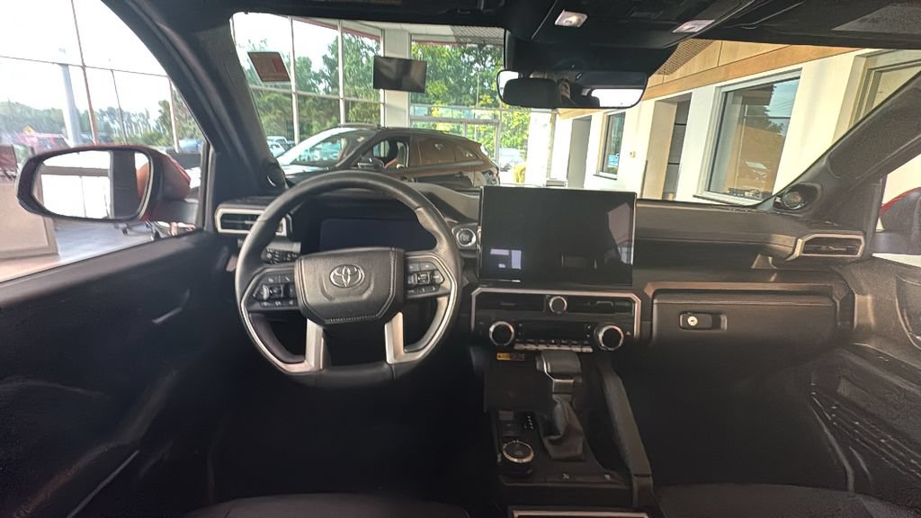 Used 2025 Toyota 4Runner Limited AWD/4WD image 9