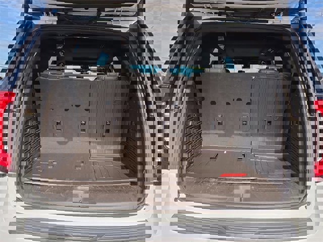 Used 2022 GMC Yukon SLT w/ SLT Luxury Package image 17