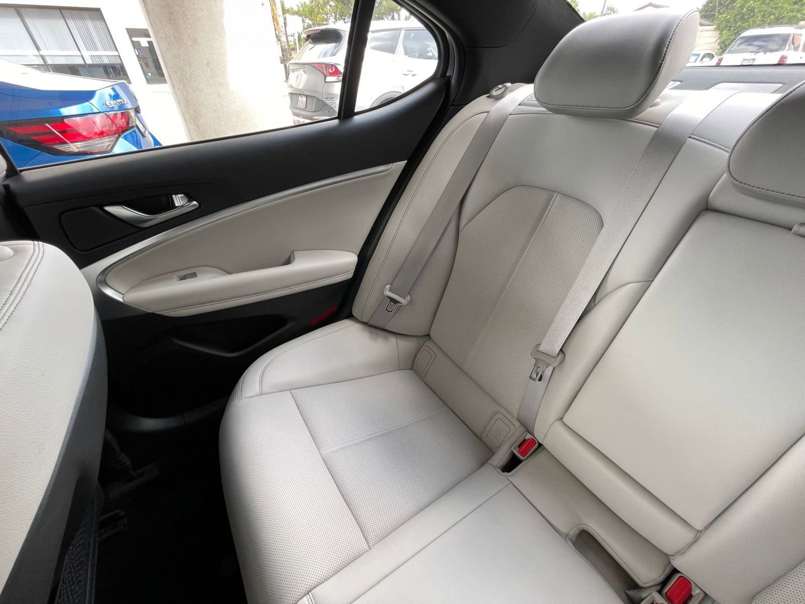 Used 2025 Genesis G70 2.5T image 39