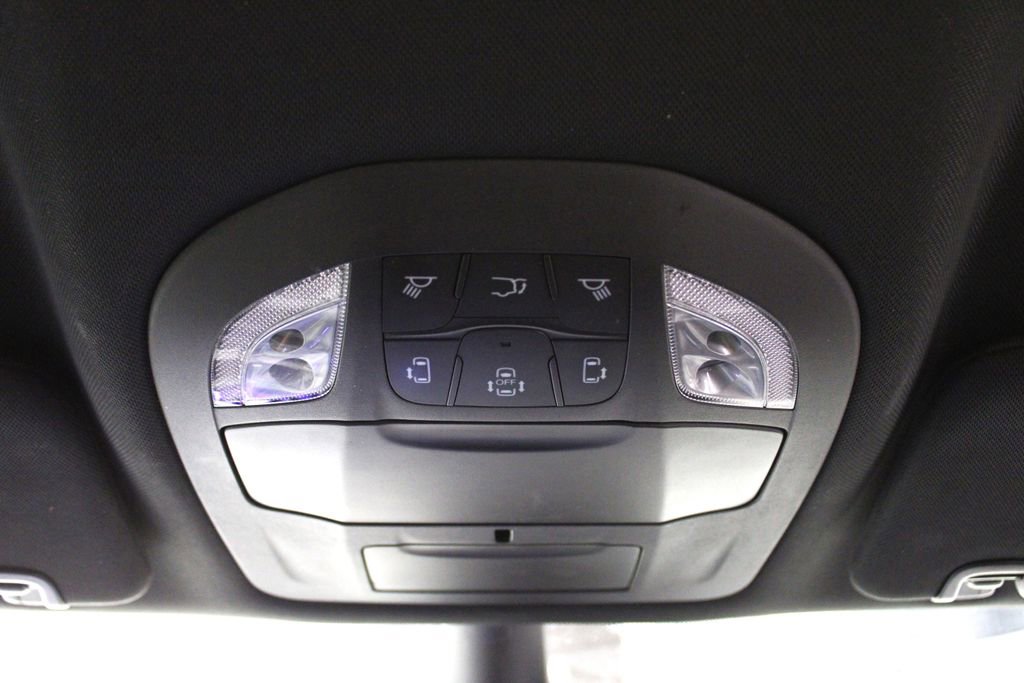 Used 2025 Chrysler Pacifica Select image 23