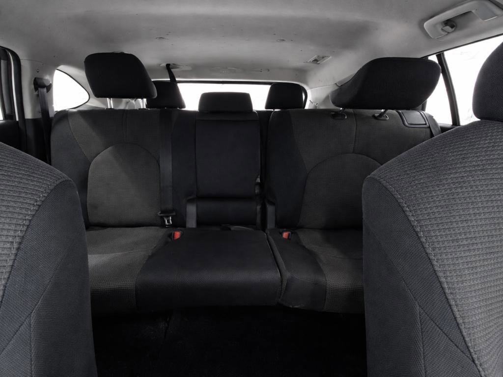 Used 2023 Toyota Highlander LE FWD image 11
