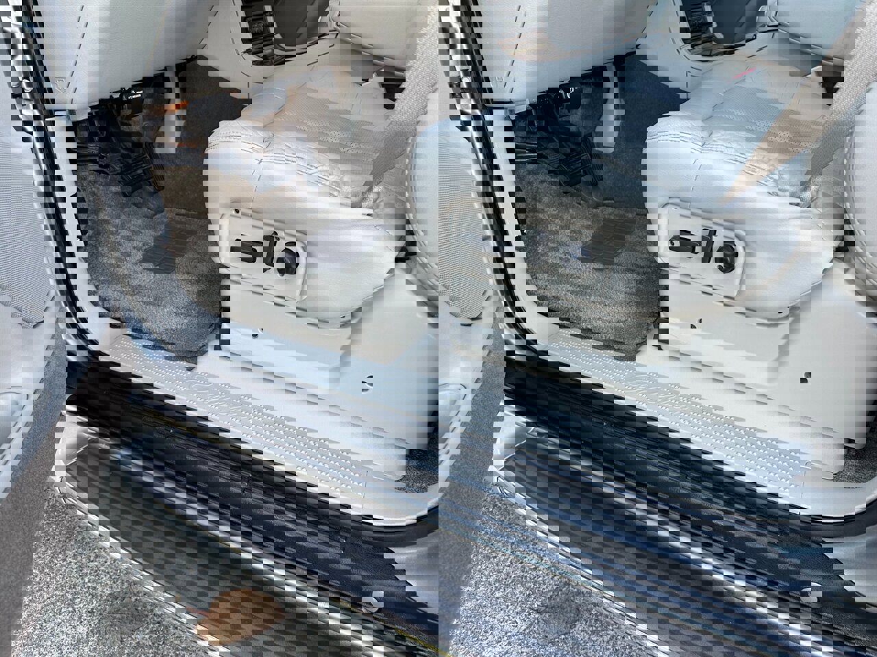 Used 2002 Cadillac Escalade EXT image 24