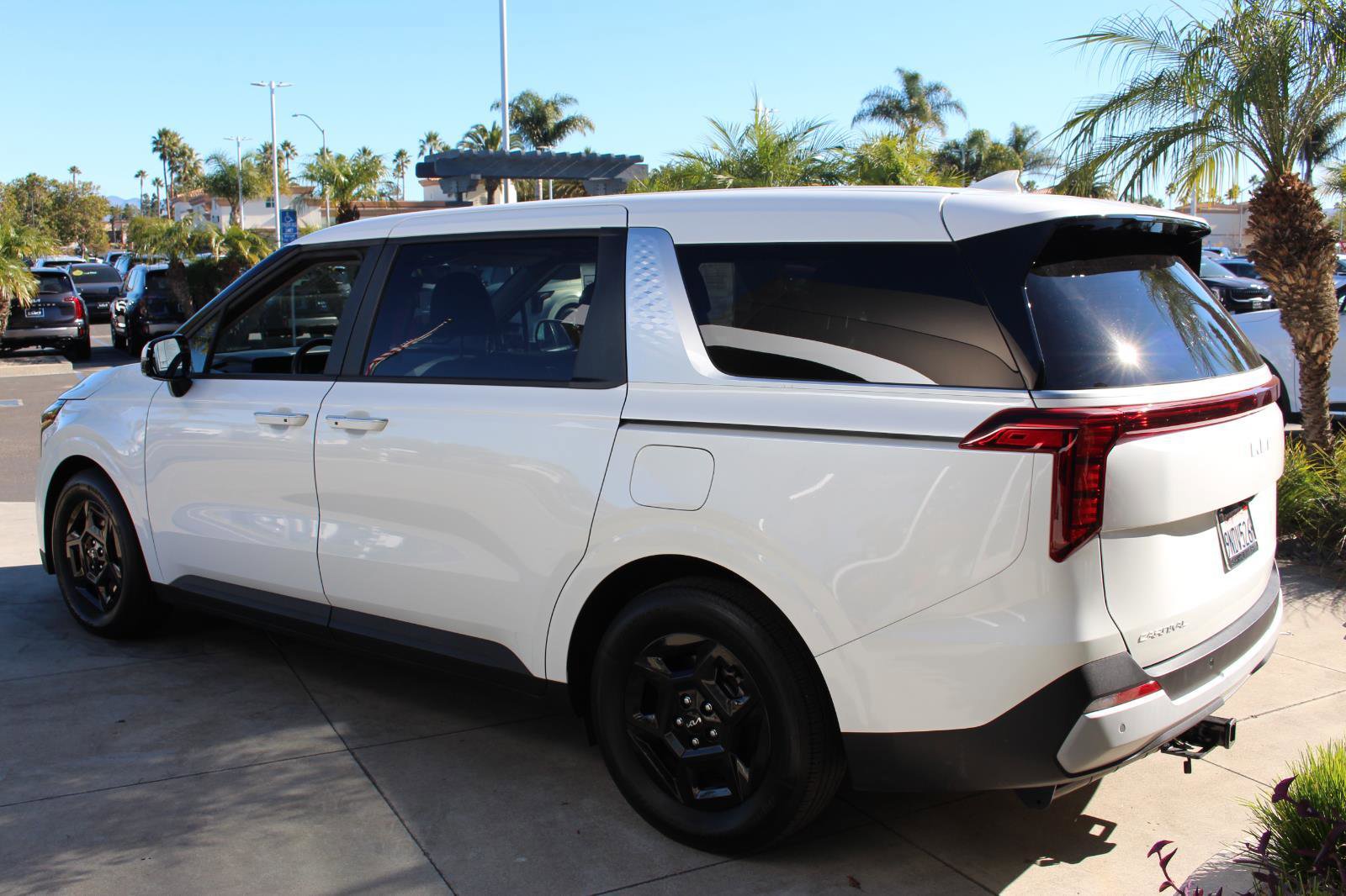 Certified 2025 Kia Carnival image 7
