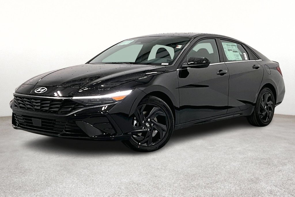 New 2026 Hyundai Elantra SEL Sport FWD image 2