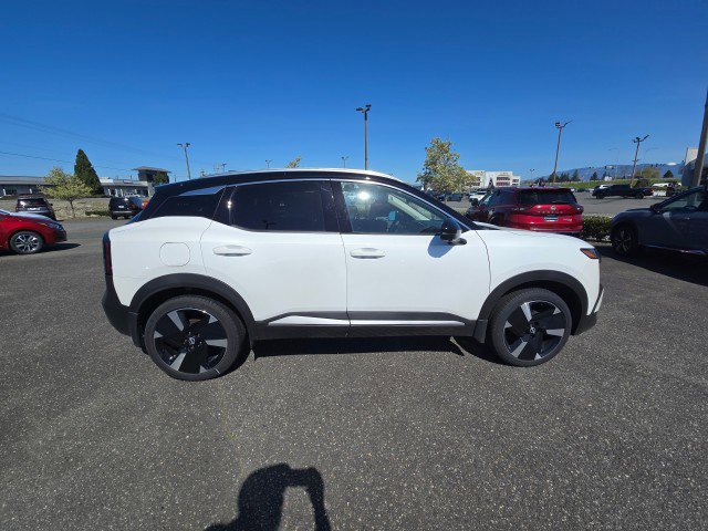 New 2025 Nissan Kicks SR w/ SR Premium Package image 2