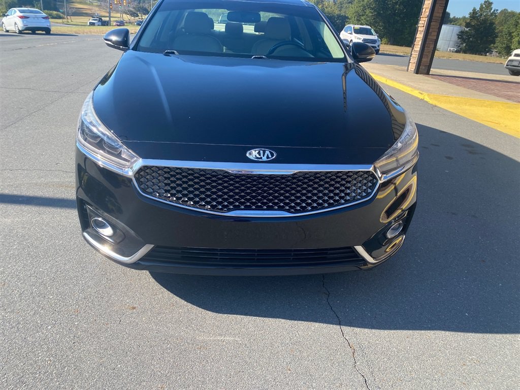 Used 2017 Kia Cadenza Premium w/ Luxury Package FWD image 2