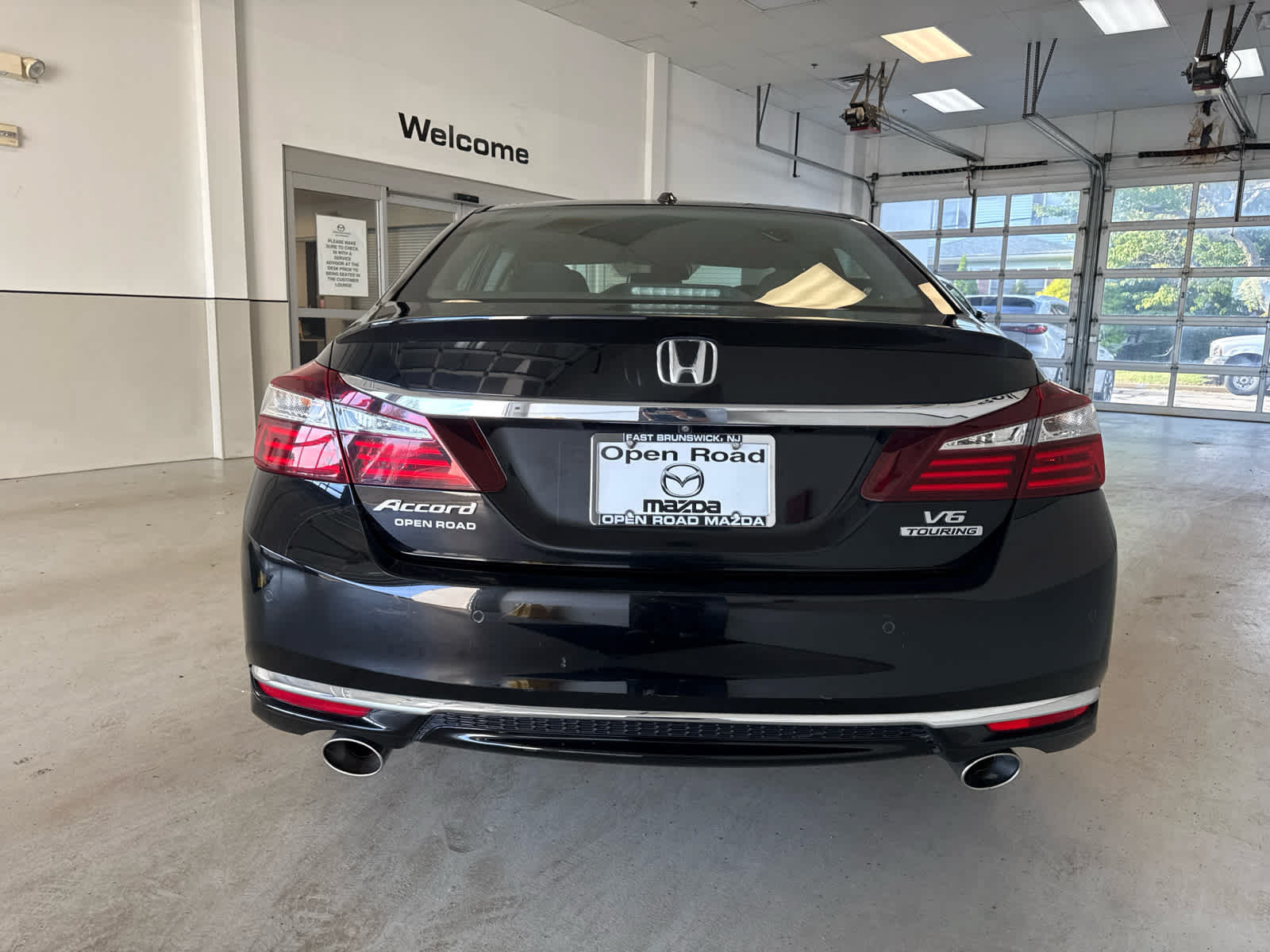 Used 2017 Honda Accord Touring image 4