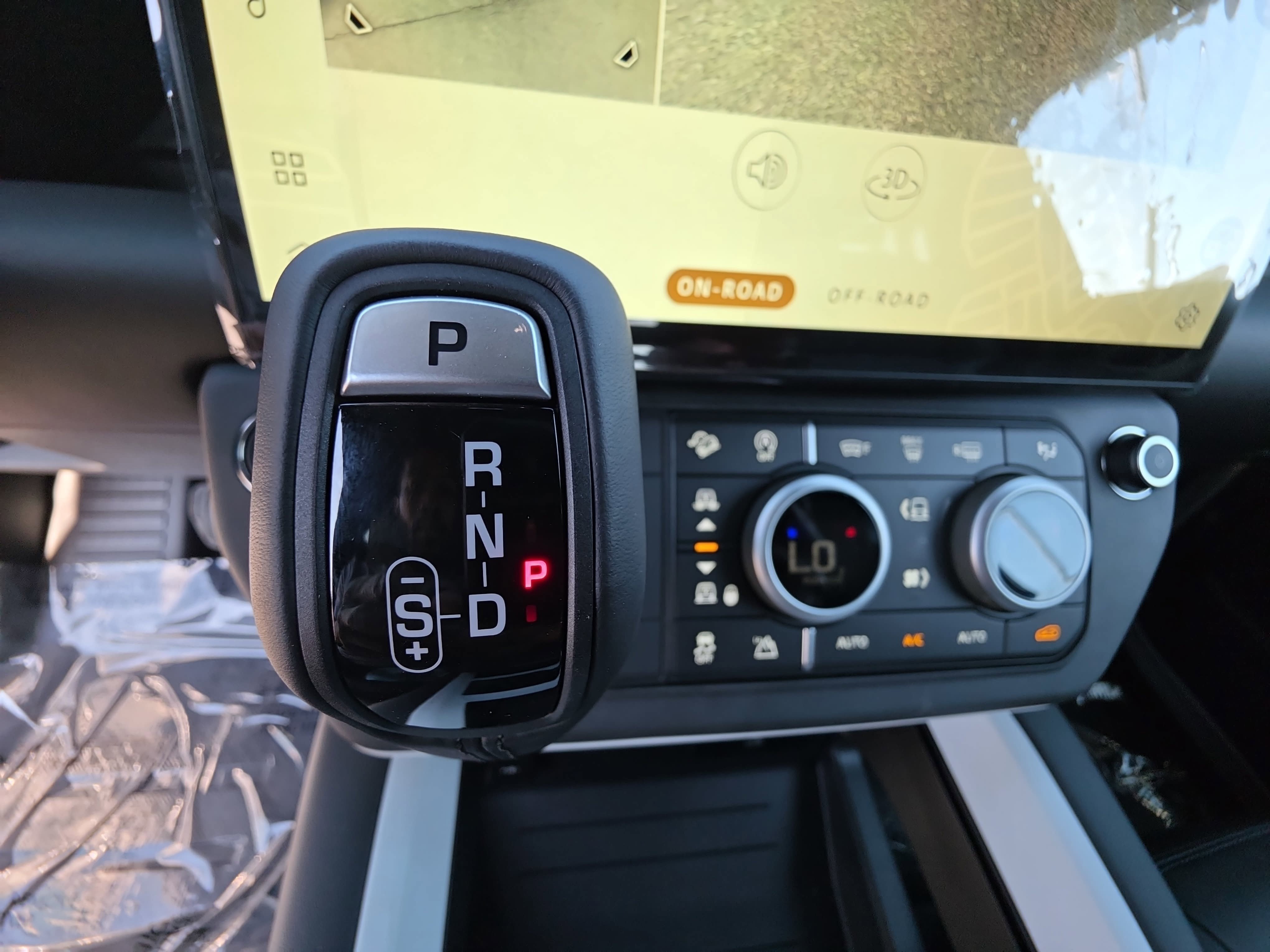 New 2026 Land Rover Defender 110 X-Dynamic SE AWD/4WD image 24
