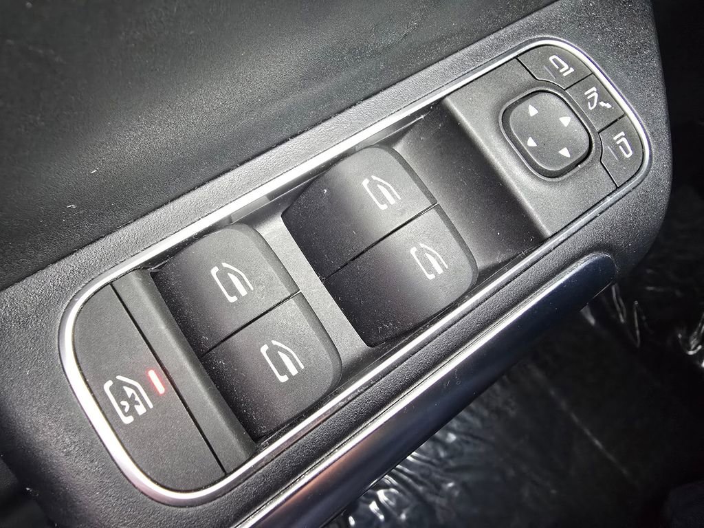 Certified 2021 Mercedes-Benz GLA 250 4MATIC image 26