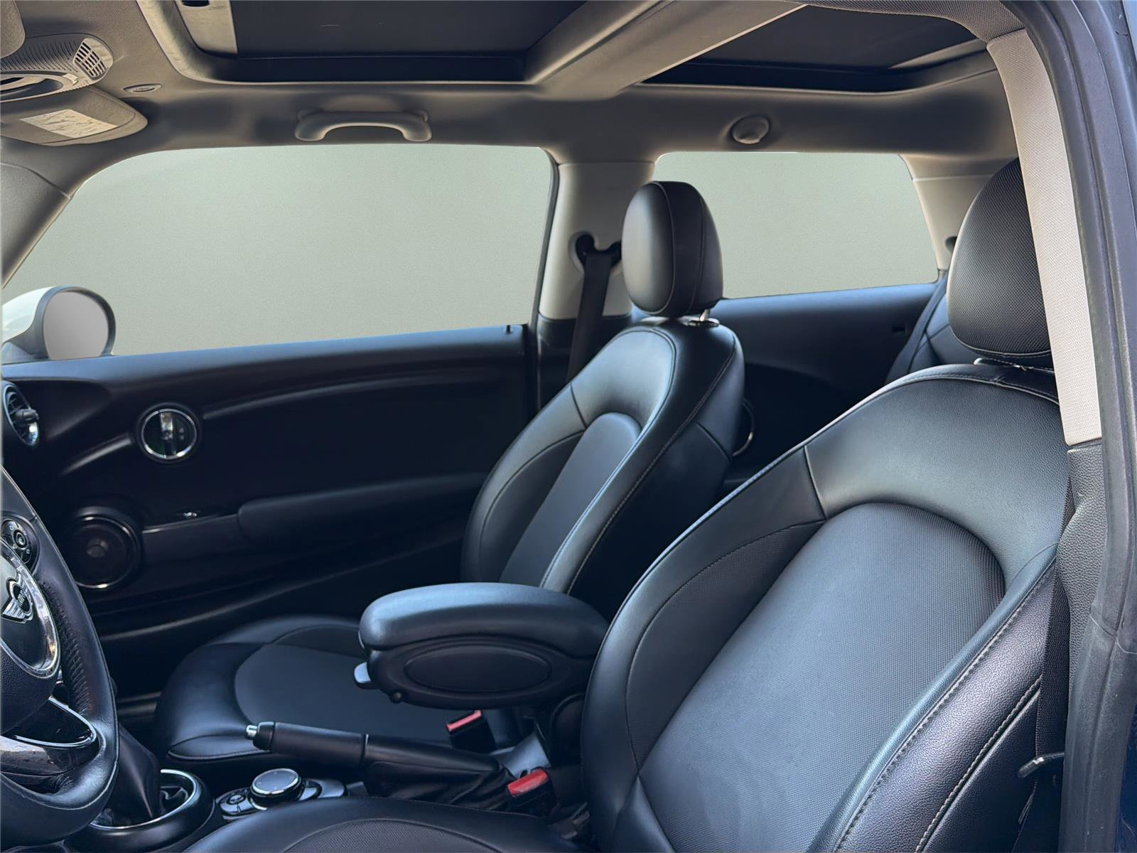 Used 2018 MINI Cooper 2-Door Hardtop image 29