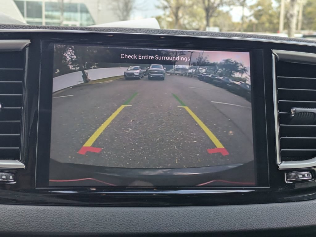 Used 2024 Chrysler Pacifica Touring-L FWD image 21