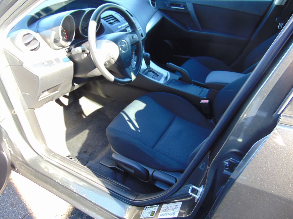 Used 2011 MAZDA MAZDA3 i Touring FWD image 2