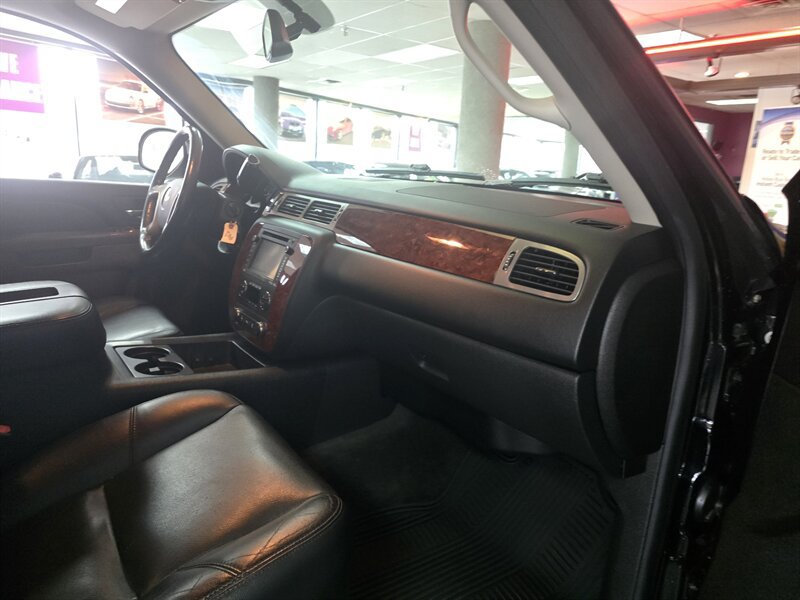 Used 2012 Chevrolet Suburban LTZ AWD/4WD image 15