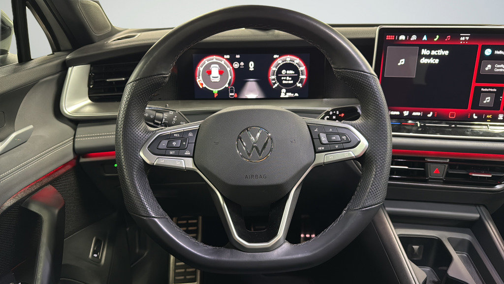 Certified 2025 Volkswagen Tiguan SE R-Line AWD/4WD image 34