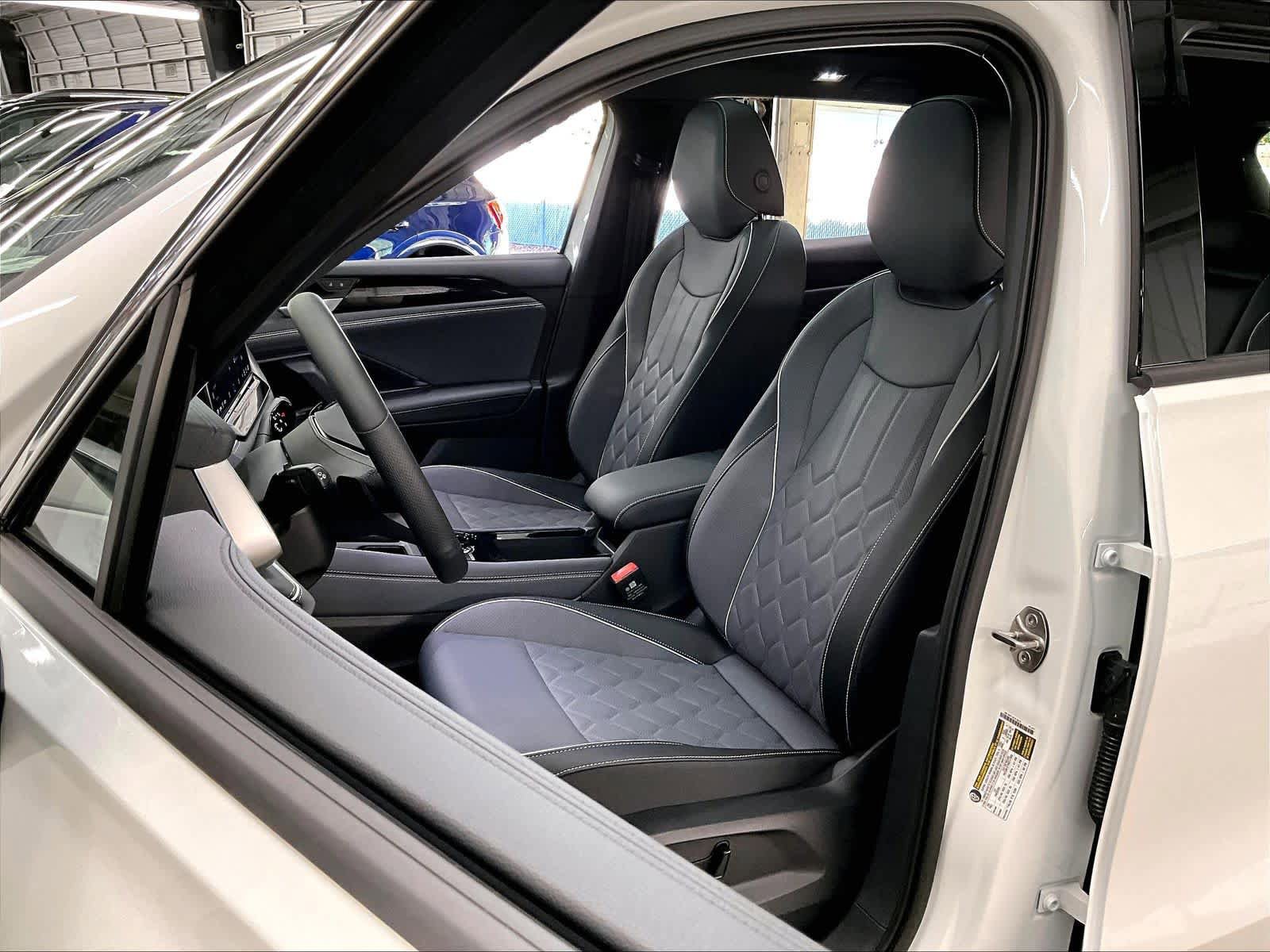 New 2026 Volkswagen Tiguan SEL R-Line AWD/4WD image 11