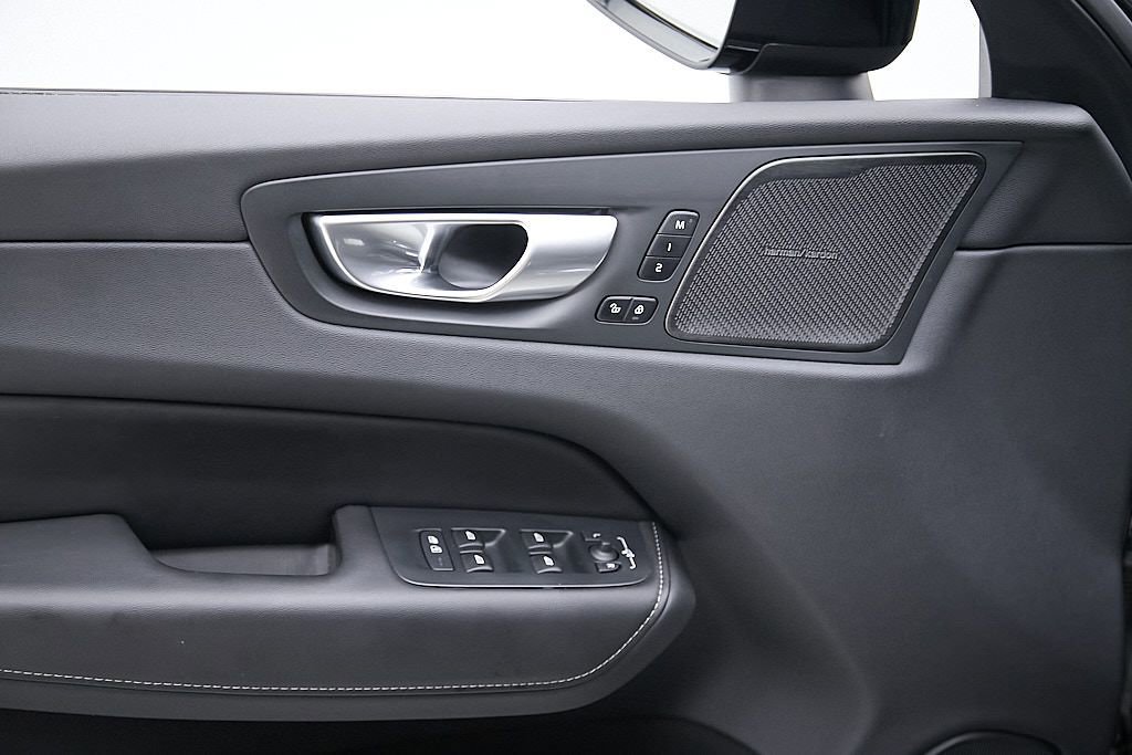 Certified 2024 Volvo XC60 T8 Ultimate image 12