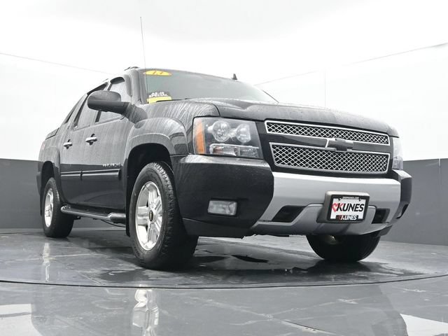 Used 2013 Chevrolet Avalanche LT w/ Suspension Package, Off-Road AWD/4WD image 44