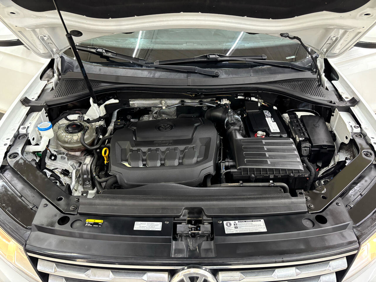 Used 2018 Volkswagen Tiguan SEL image 43