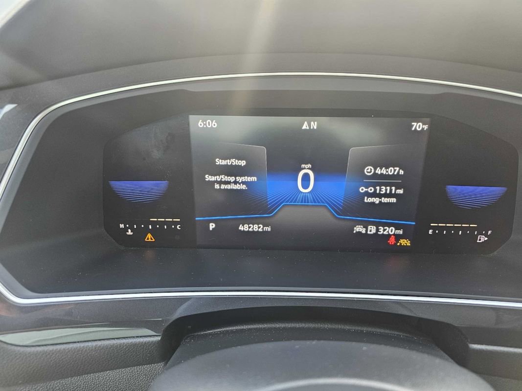 Used 2022 Volkswagen Tiguan SE R-Line image 11