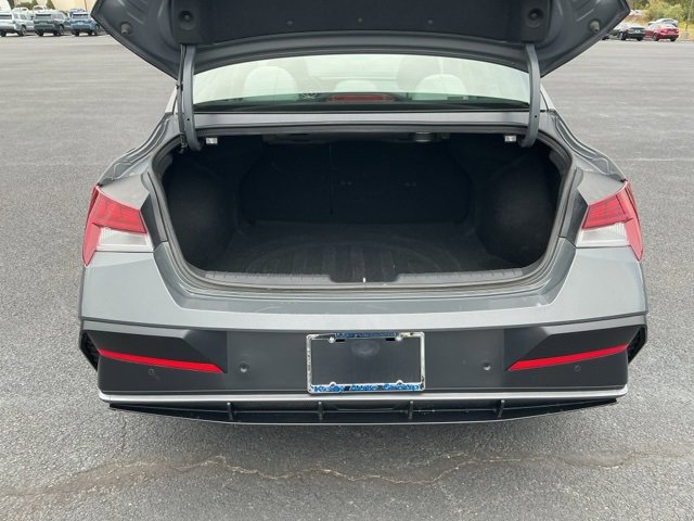 Certified 2024 Hyundai Elantra Limited image 29