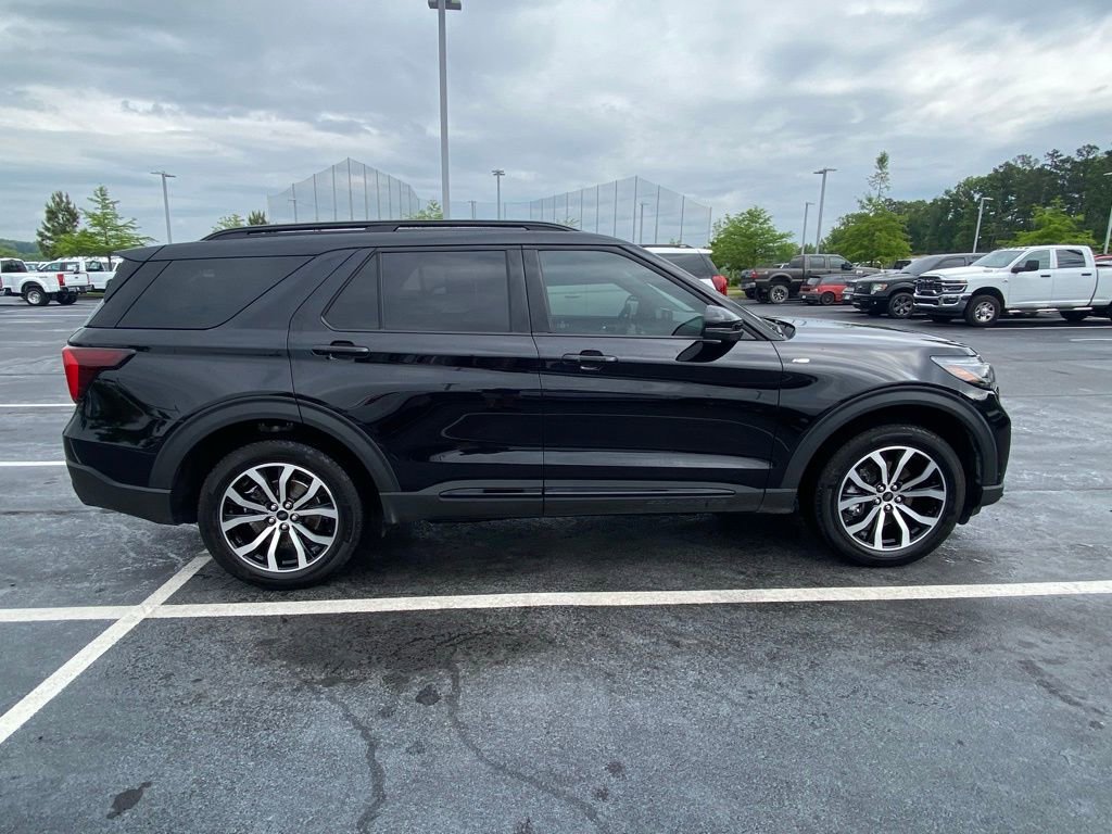 Certified 2025 Ford Explorer ST-Line image 8