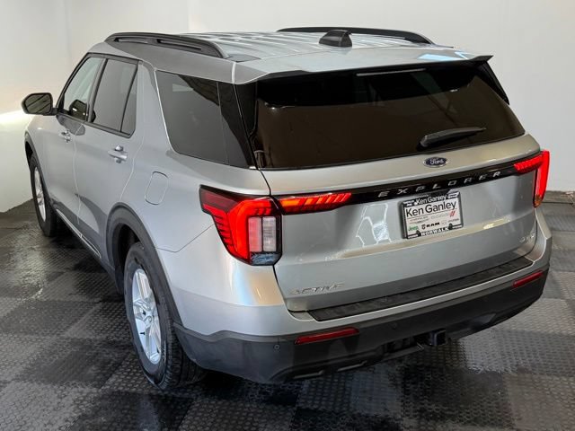 Used 2025 Ford Explorer Active AWD/4WD image 7