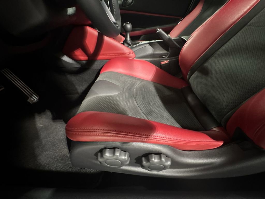 Used 2024 Nissan Z Performance w/ Floor Mat Package image 17